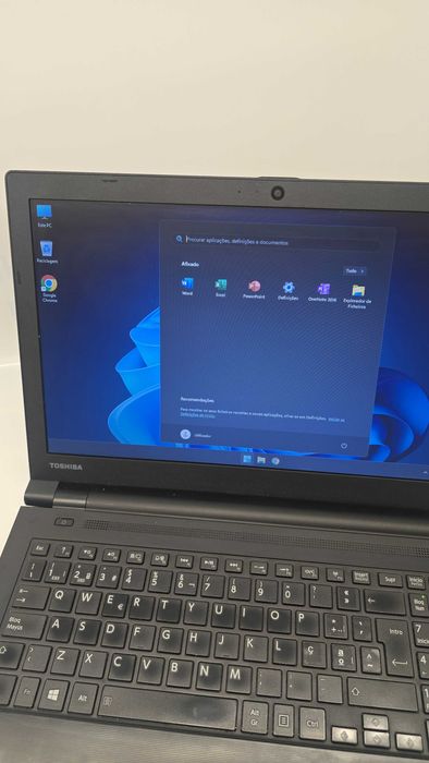 Portatil Toshiba i3, 8Gb RAM, SSD 240Gb