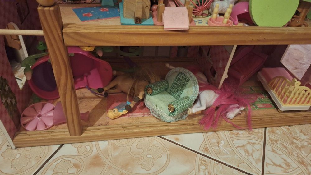 Domek drewniany dla lalek