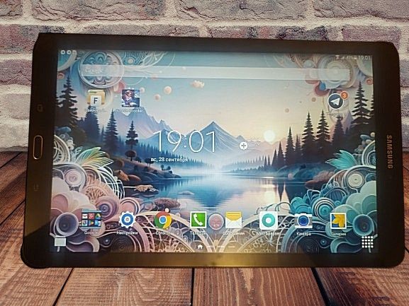 Samsung Galaxy Tab E SM-T561, екран 9.6, ОЗУ 1,5 Гб, 3G +карта пам'яті