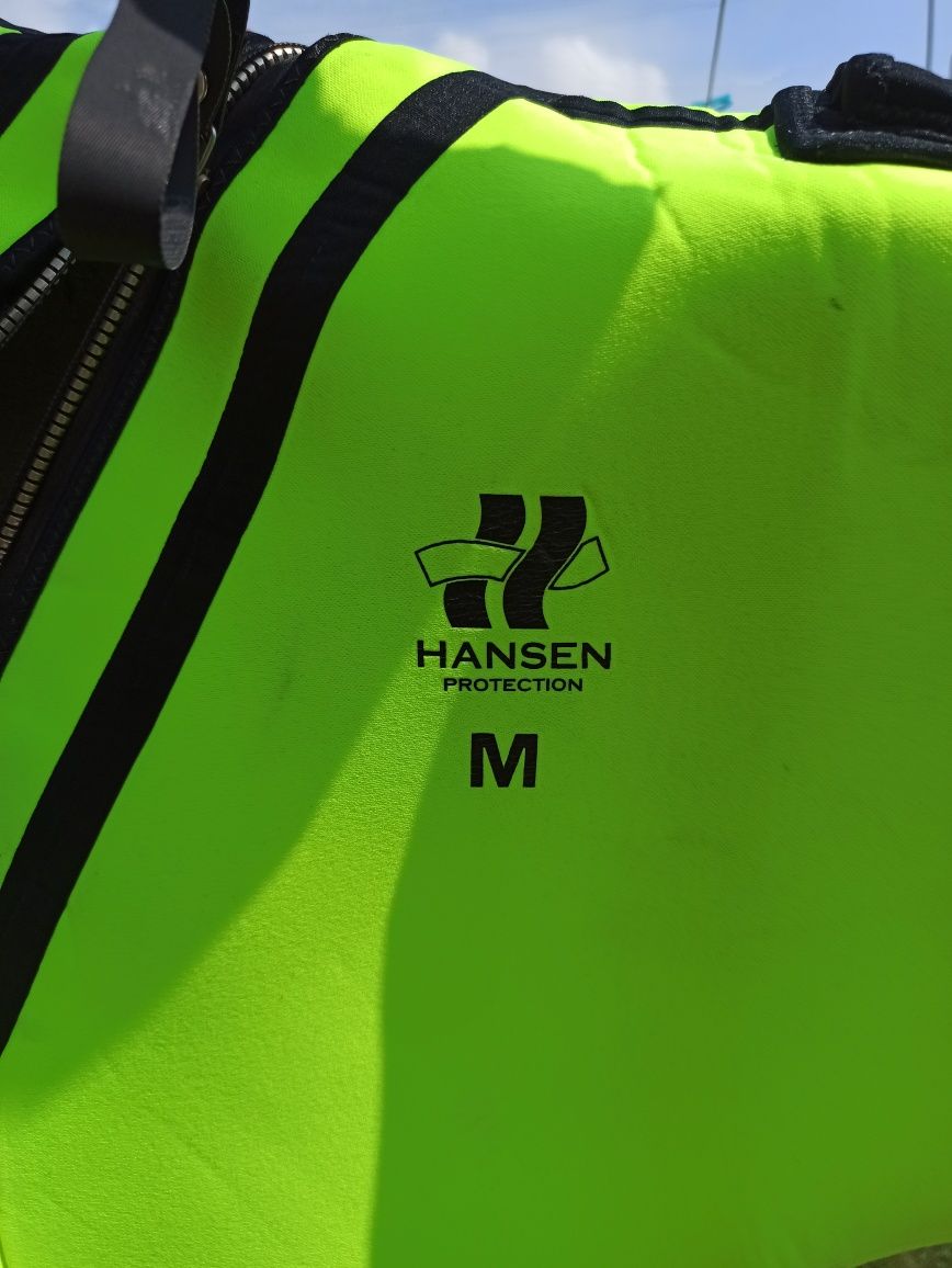 Kombinezon ratunkowy suchy firmy Hansen Rescue suit.
