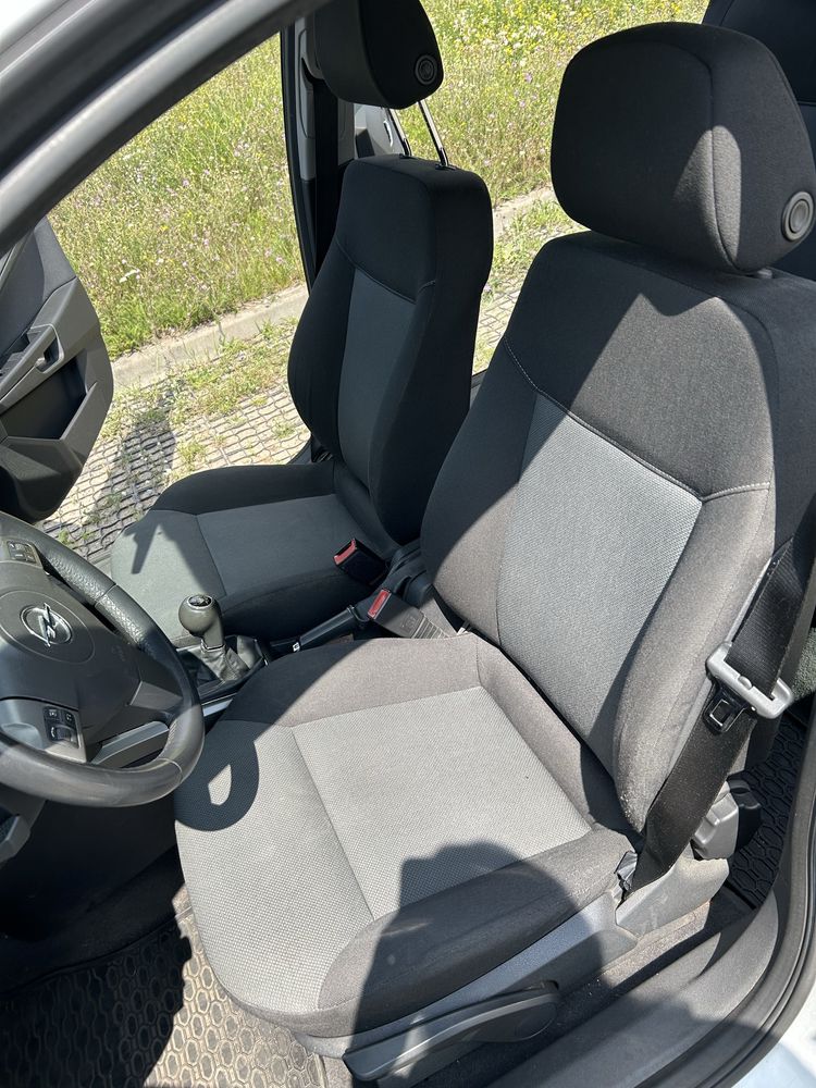 Astra  H 1,9 CDTI kombi