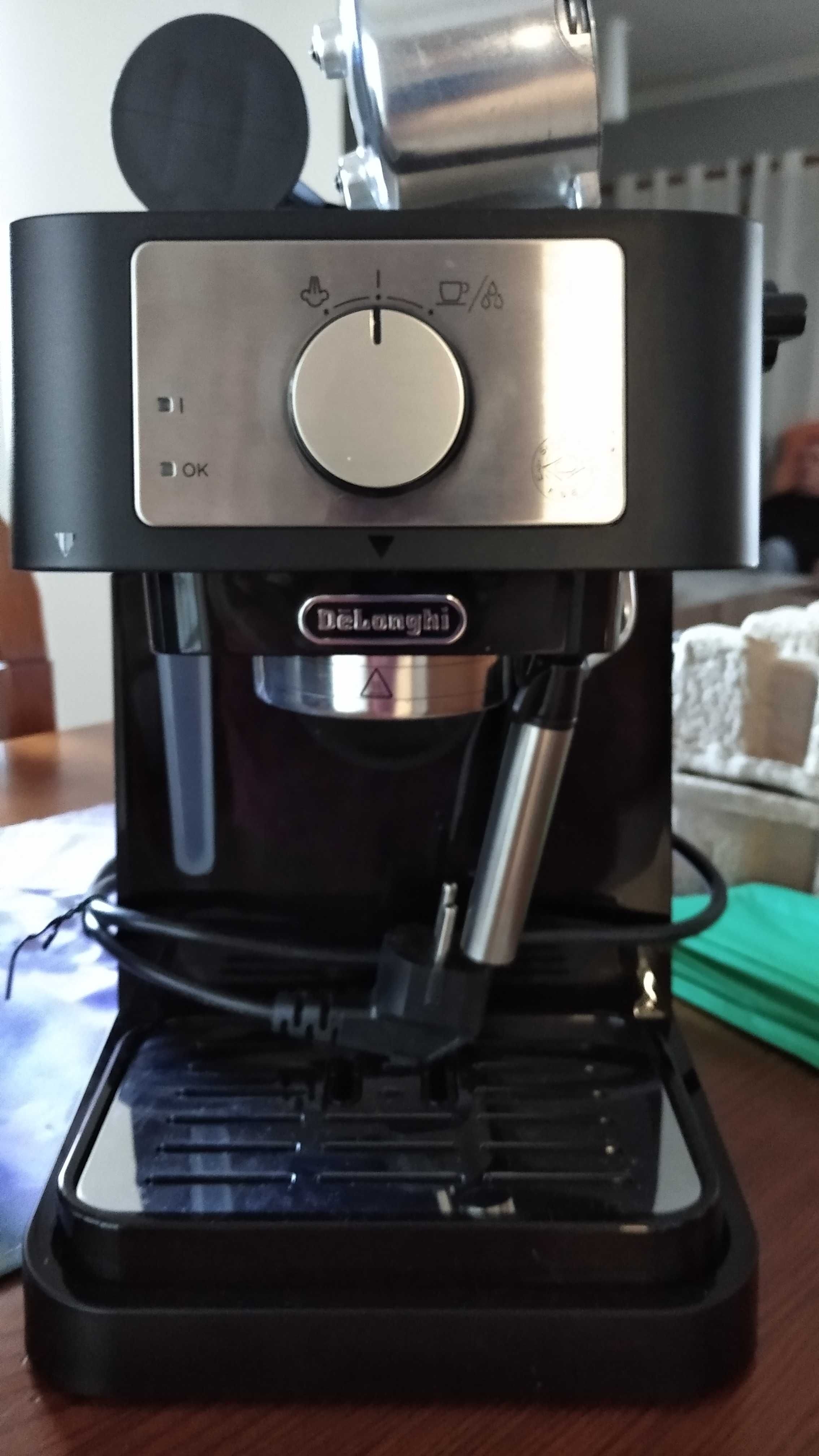Máquina de Café De'Longhi EC260.BK (POUCO USO)