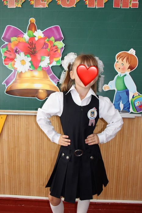 Шкільна форма для першокласниці