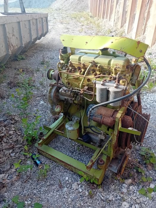 silnik Perkins czterocylindrowy