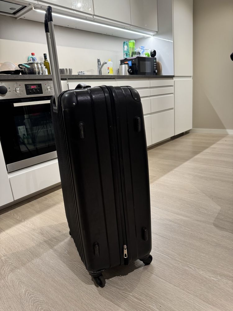 Валіза  дорожня фірма  Travelhouse розмір  XL