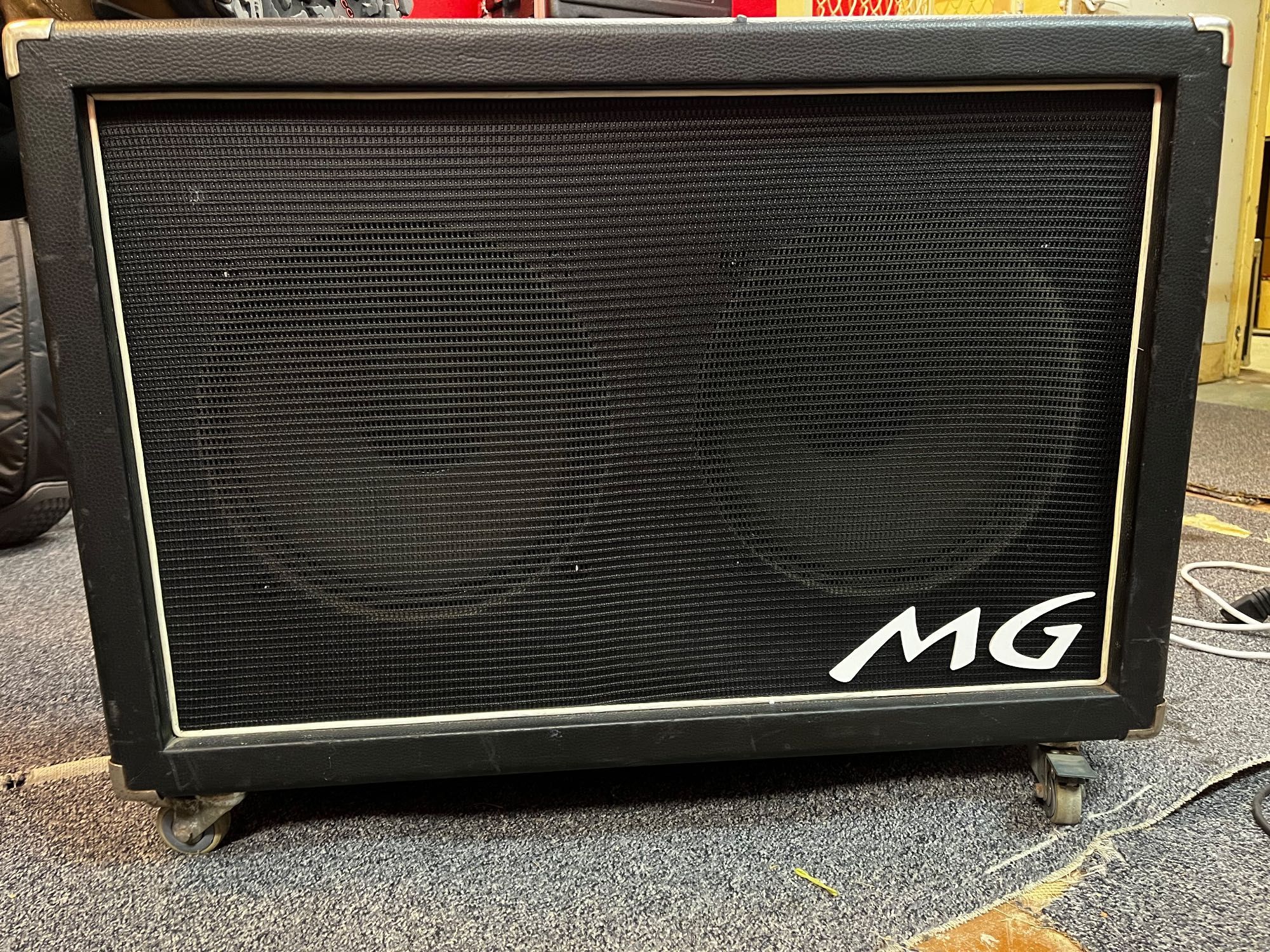 kolumna gitarowa MG Amplification 2x12