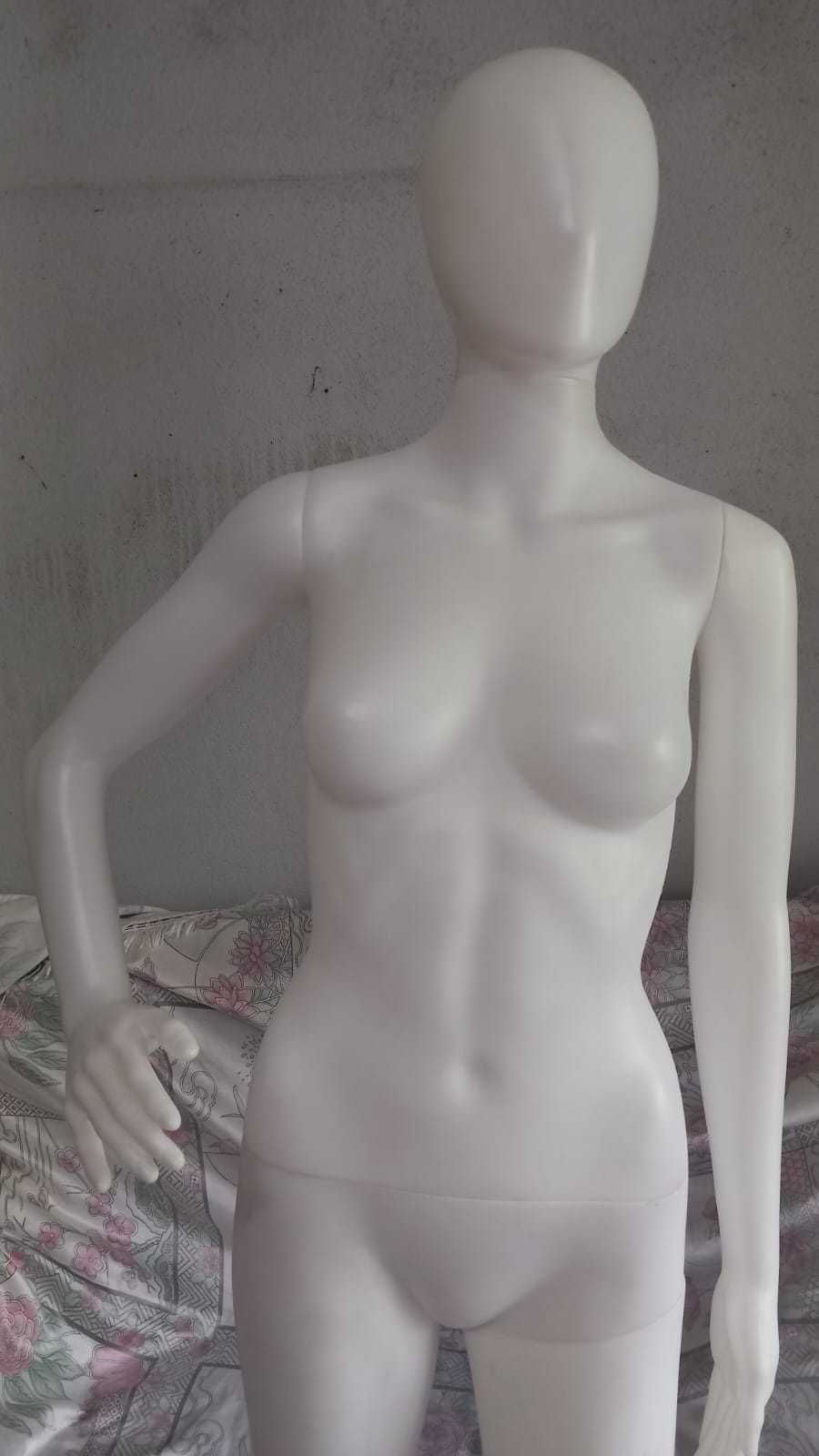 Manequim feminino