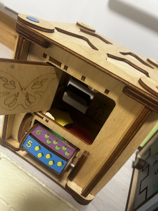 Бізікуб для малюків