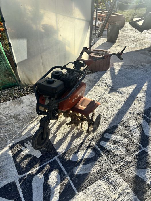 Motocultivadora Husqvarna TF 230 como nova