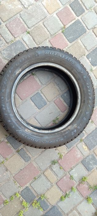 Зимова шина goodyear 205 60 r16