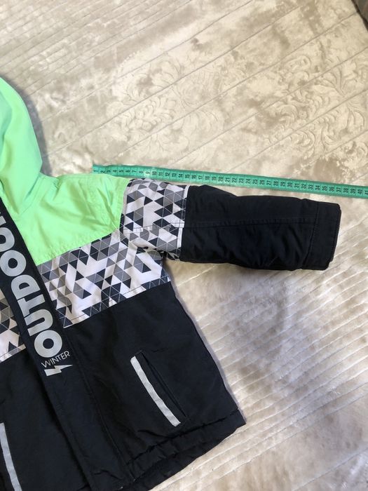 Продом Курточку на 3-4 років