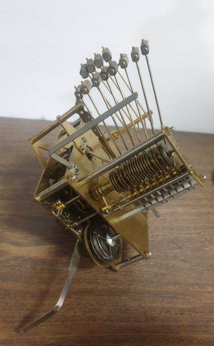 Maquina de relogio Alemã  12 martelos