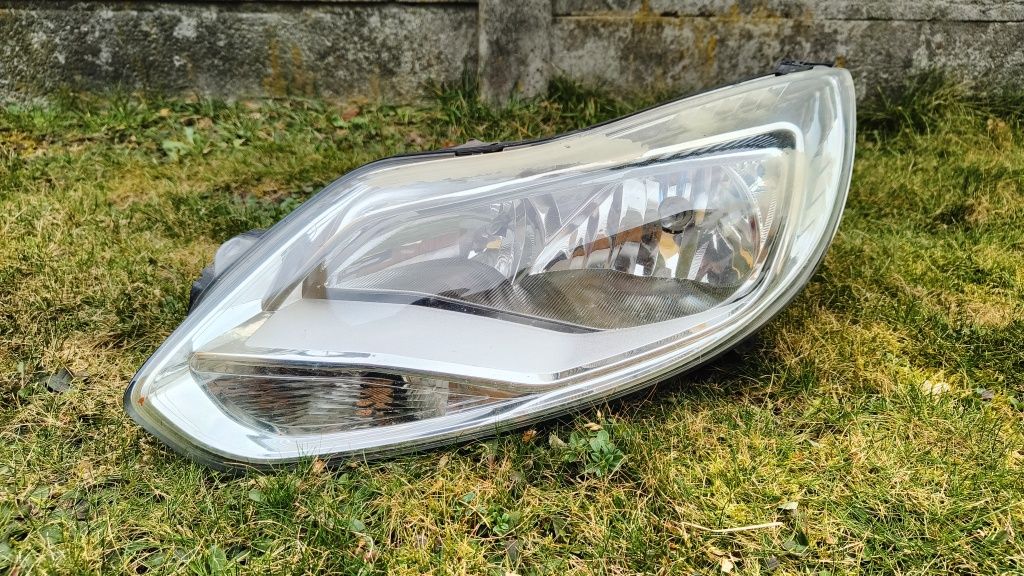 Komplet lamp przednich Ford Focus mk3 2012r EU przedlift