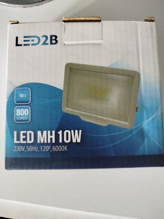 Nowy naświetlacz ledowy LED 2b Warto