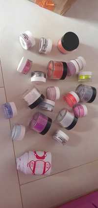 Pudry do paznokci.  Manicure tytanowu