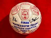 Piłka kolekcjonerska z autografami. Mistrzostwa Polski Juniorów 2001