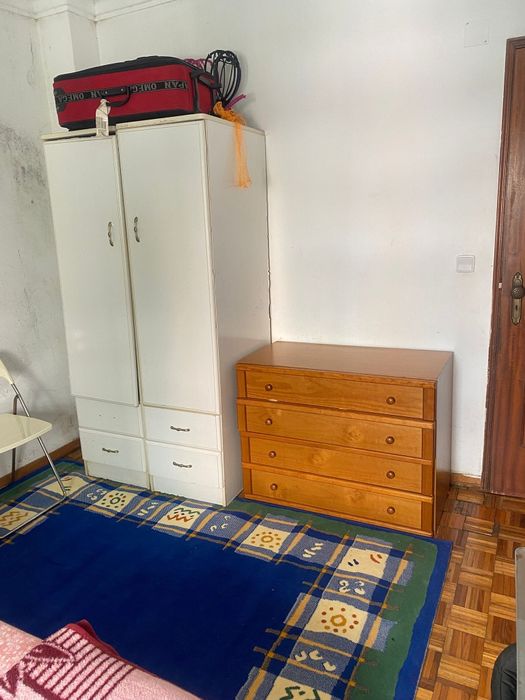 Quarto para arrendar na Tapada das Mercês – 8 min da estação
