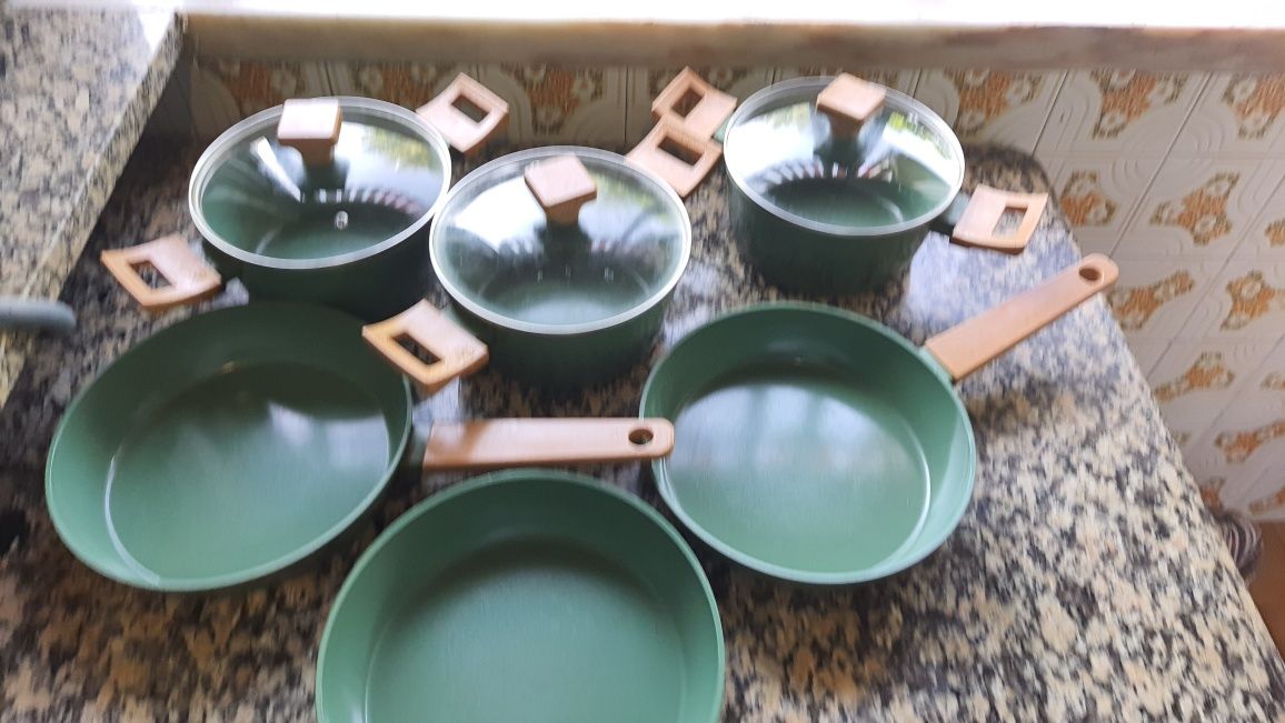 Conjunto 3 Caçarola 20cm e 3 Frigideira 24cmVerde com Cabos de Madeira