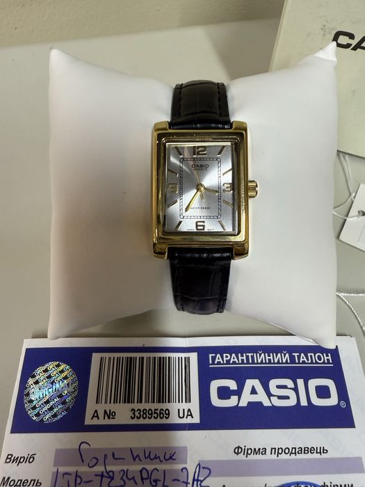 Casio часы женские прямоугольные. Золотистый. Кожа.