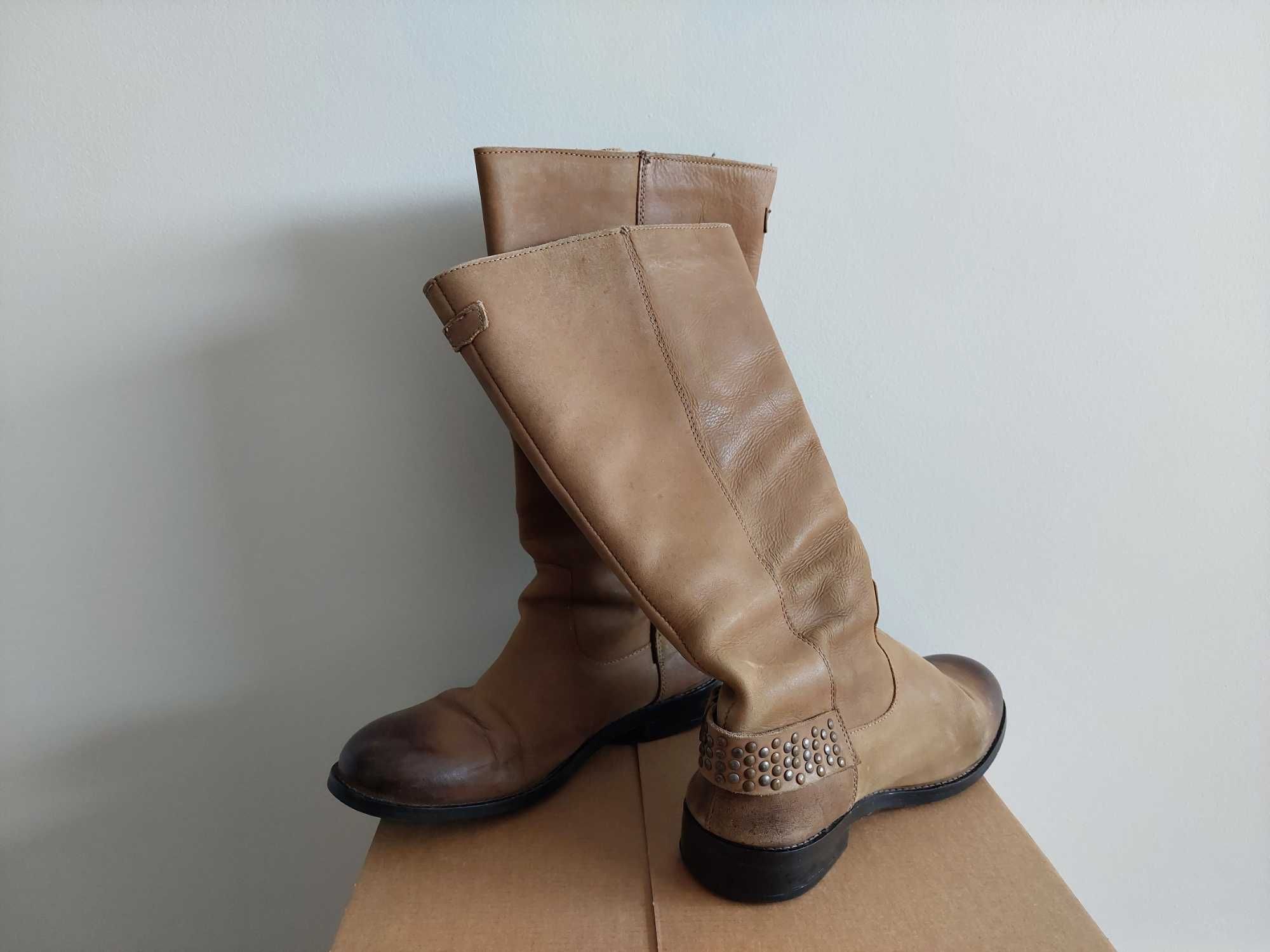 Bota em Pele Cano Alto Senhora Camel Levi's