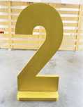 Numero 2 gigante dourado