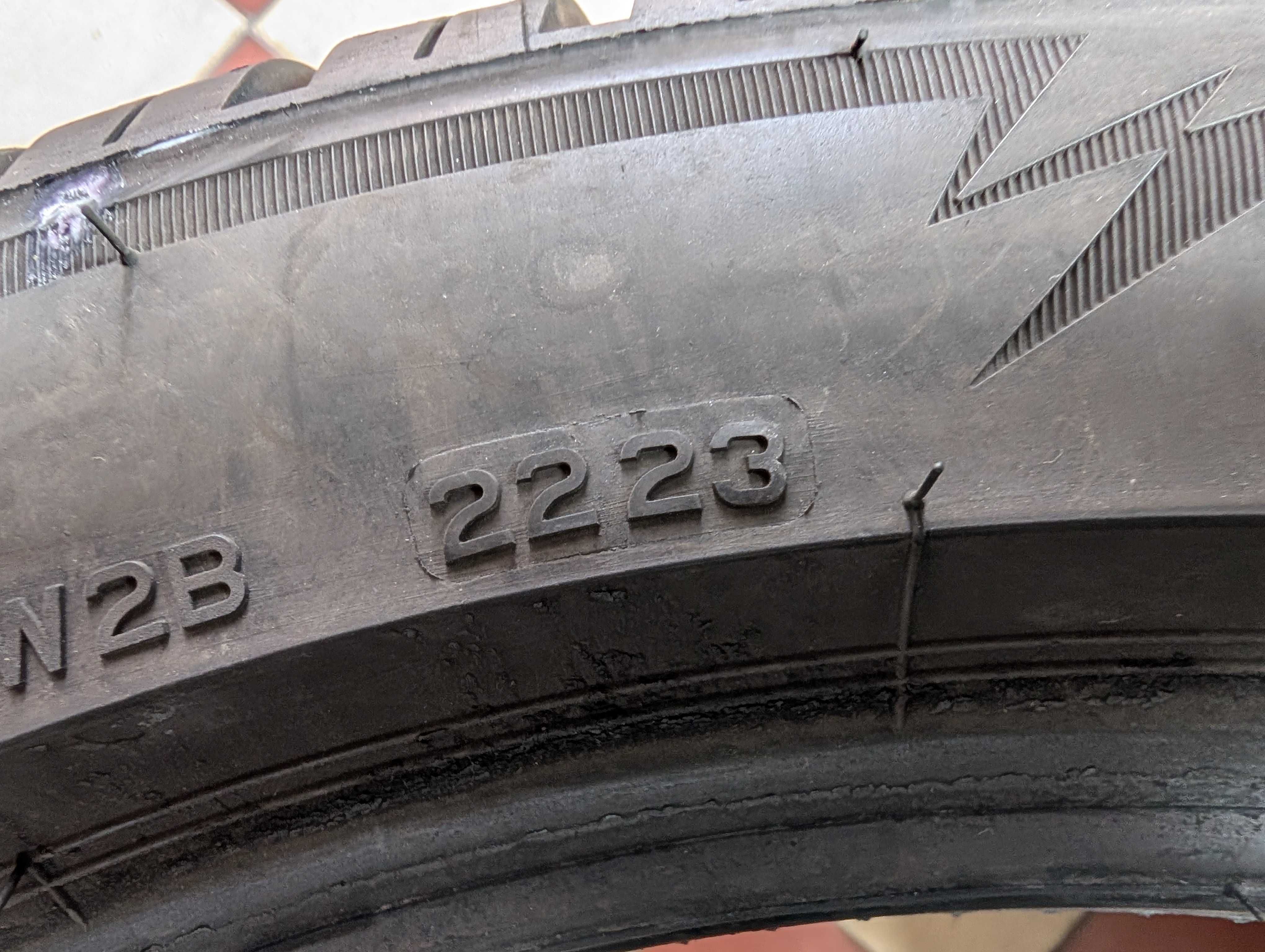 Bridgestone Blizzak LM005 235/45R18 98V #62&