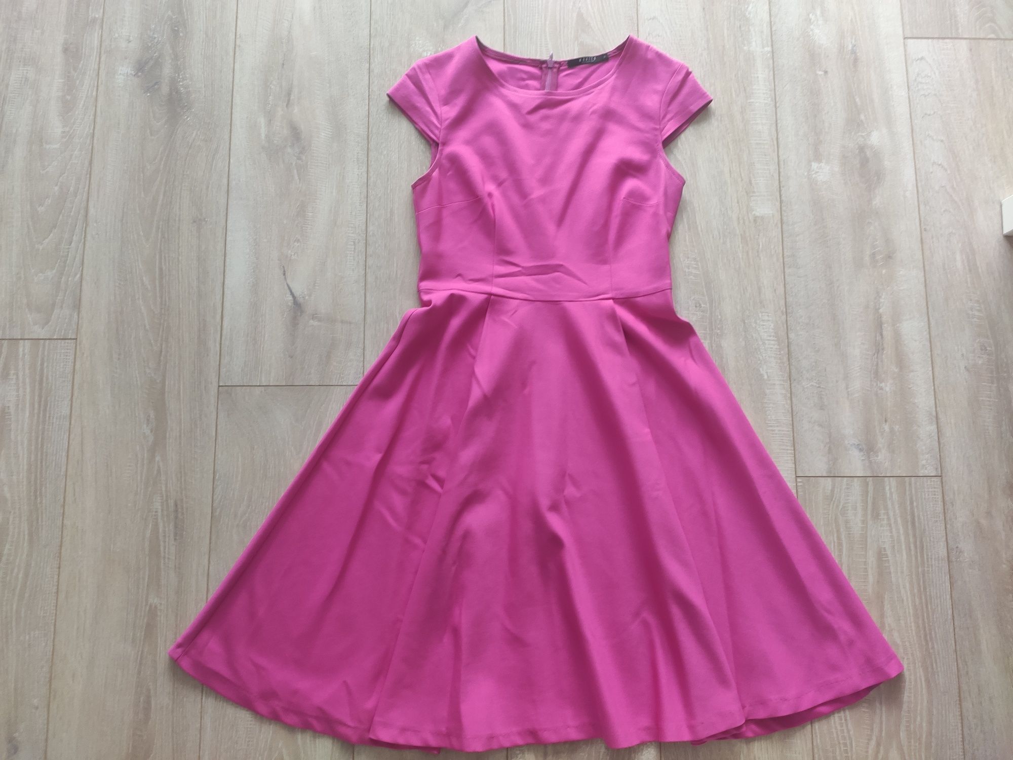 Różowa sukienka Mohito 36