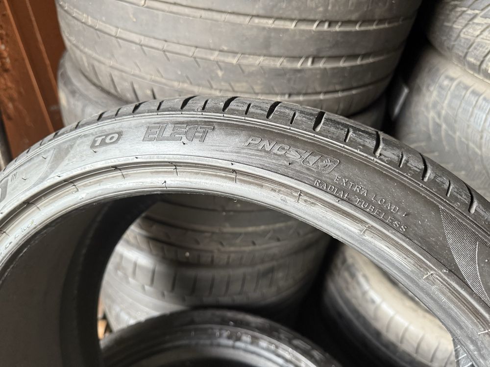 4xPirelli 235 35r20., 2021 6mm