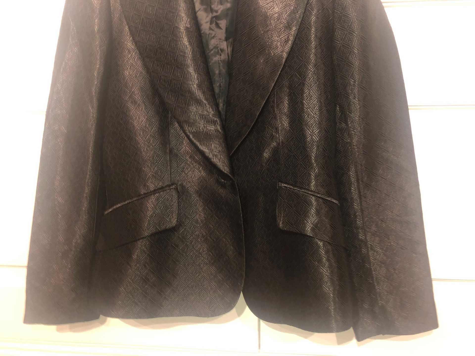 bleiser preto com padrão muito elegante marca ZARA   38