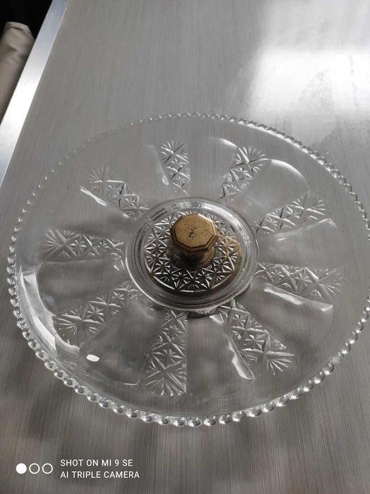 Duża patera  na stopie z mosiądzu