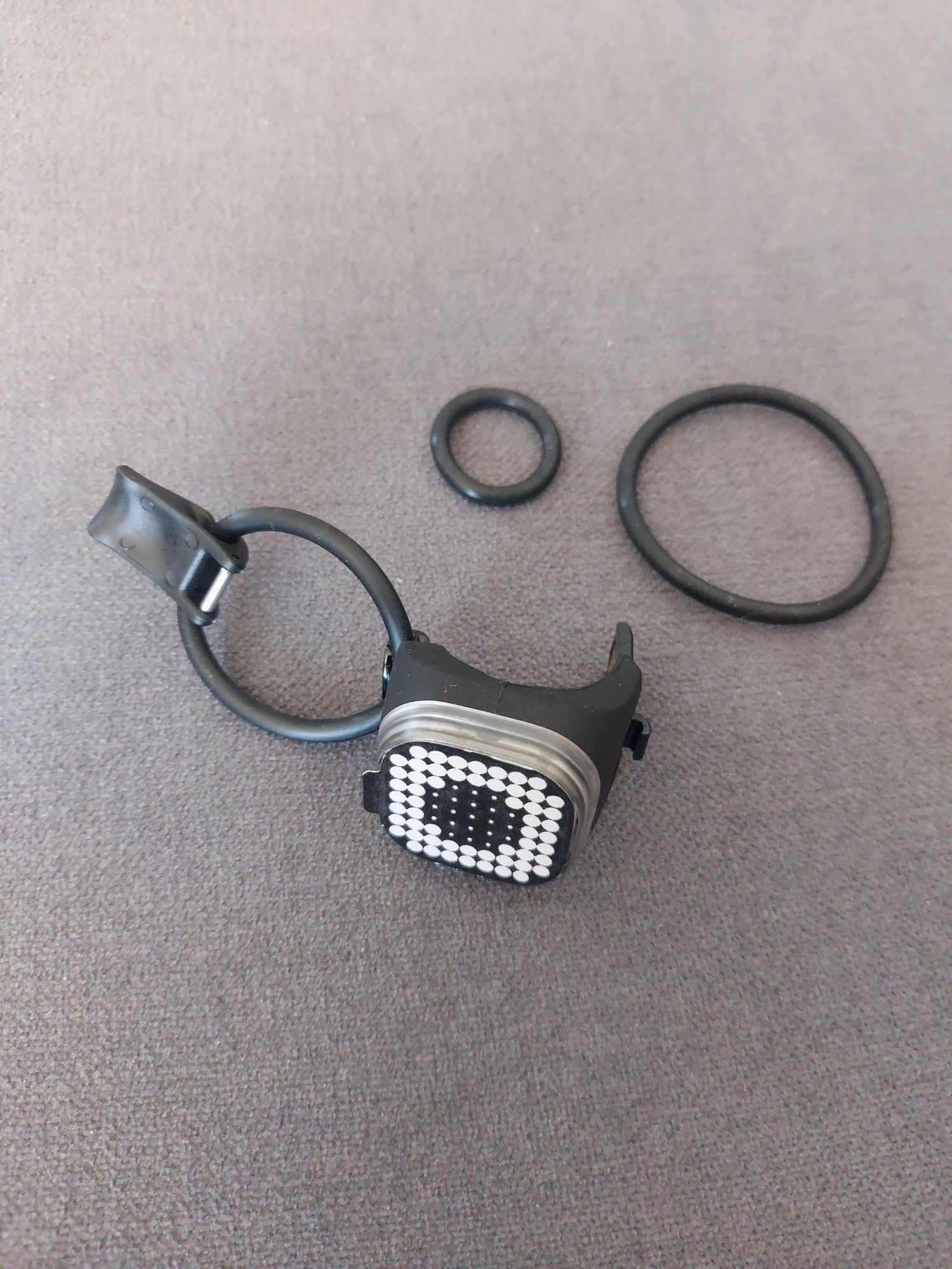 Lampka rowerowa Knog Blinder Square przód 8 trybów pracy oświetlenie
