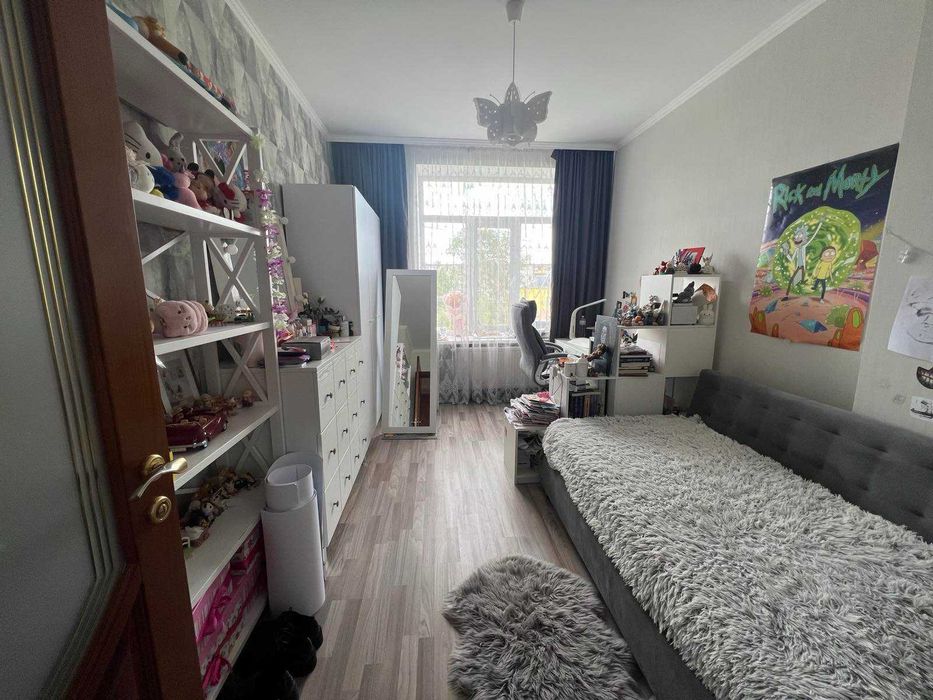 № 12636 - Простора двохповерхова 4 к. квартира, Центр, Київська