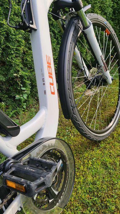 Rower Cube Touring, jak nowy 28"