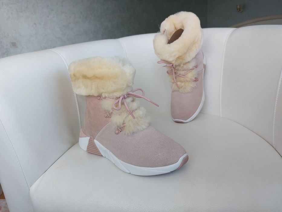 Зимові черевики SKECHERS натуральним хутром 39-40 р