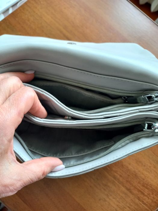 Сумка  з довгим ремінцем із штучної шкіри