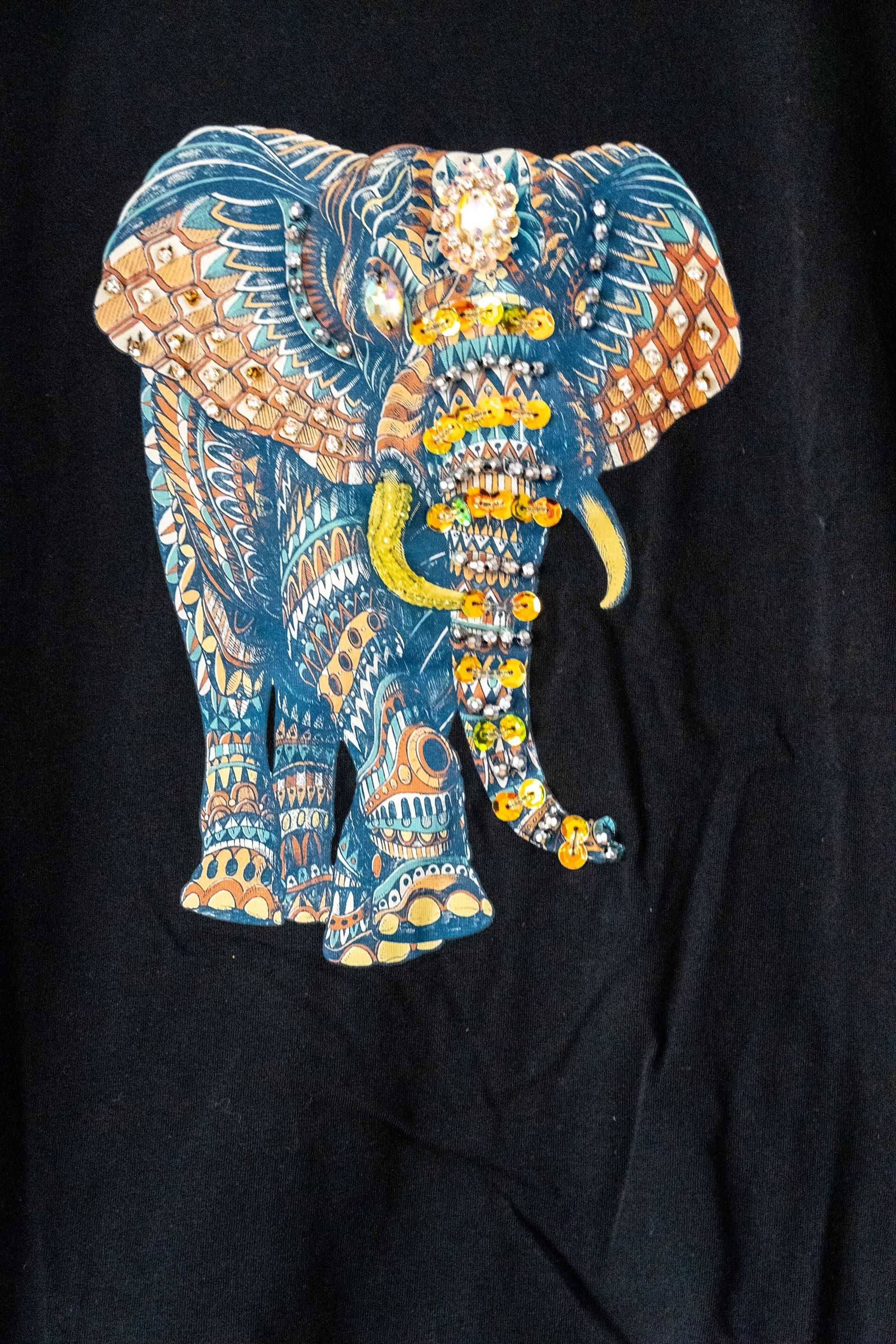 Czarny t-shirt damski ze słoniem zdobionym cekinami i kryształkami