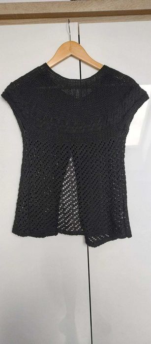 Czarna narzutka damska ażurowa