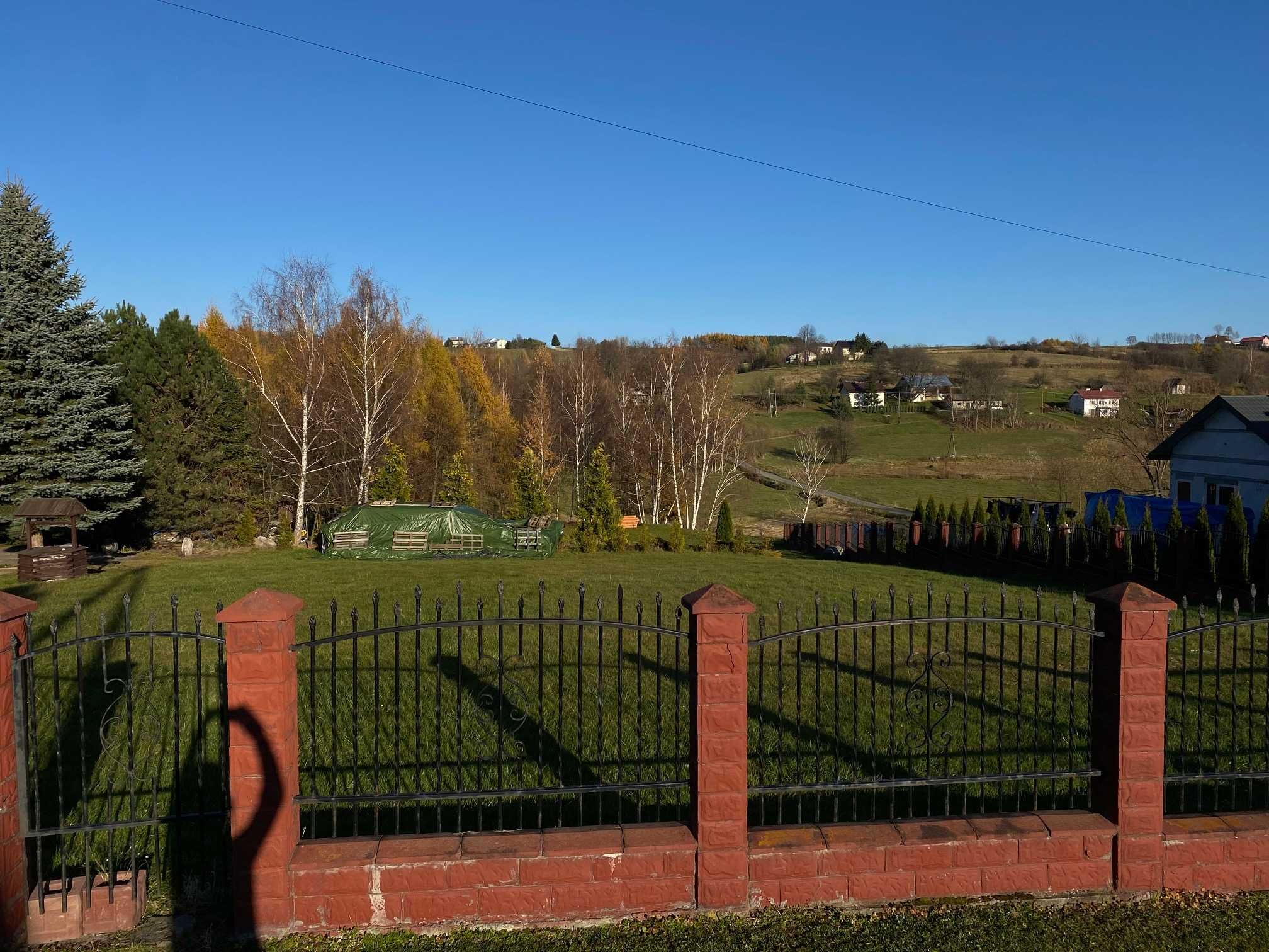 Ogrodzona działka budowlana w Moszczenicy