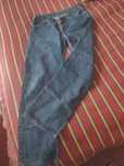 Calça de ganga como novas pouco uso S 34 M 36 camisola com capuz feita