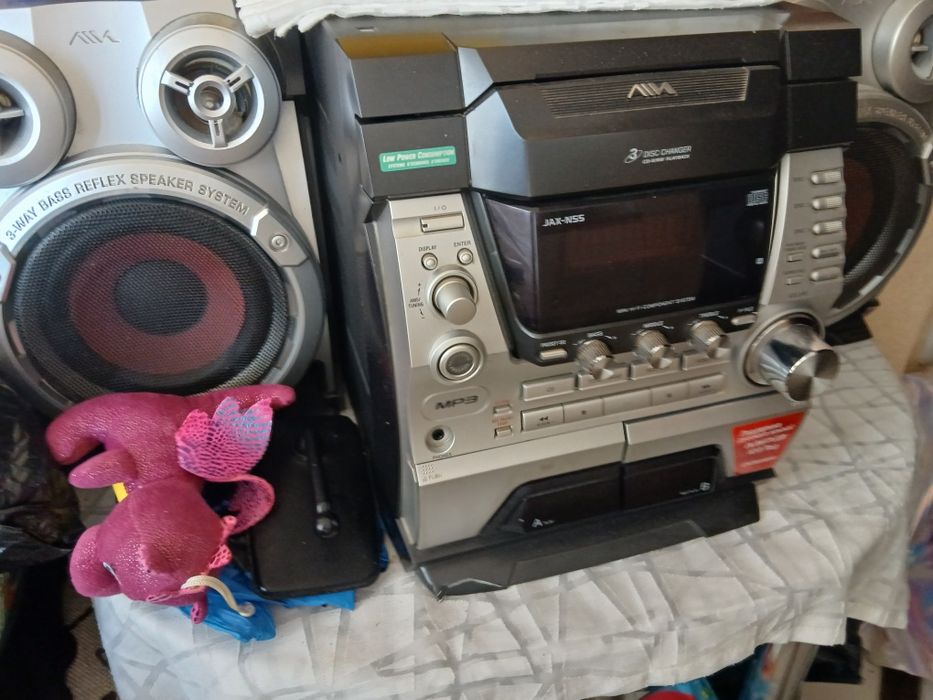 Продам музичний центер все працює.