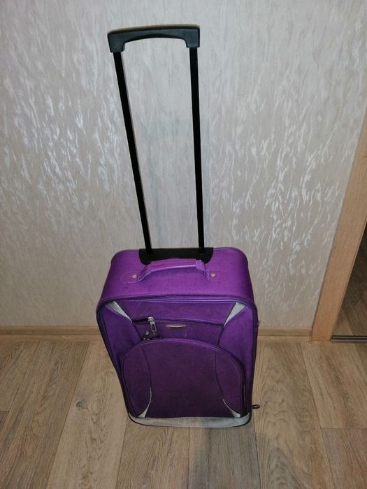 Чемодан дорожный