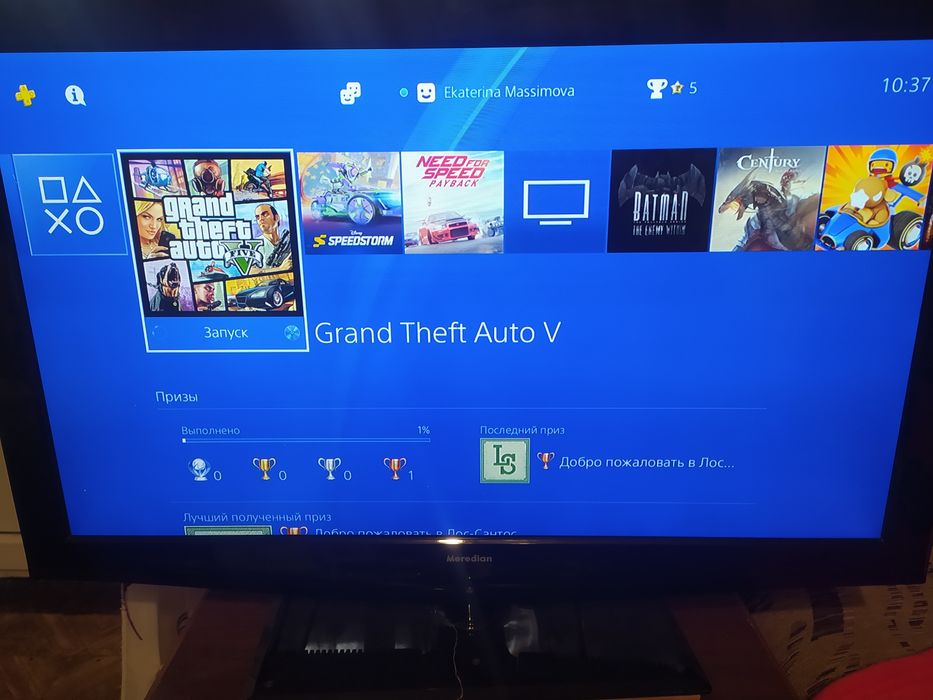 Продам плейстейшен 4 slim 500 GB.