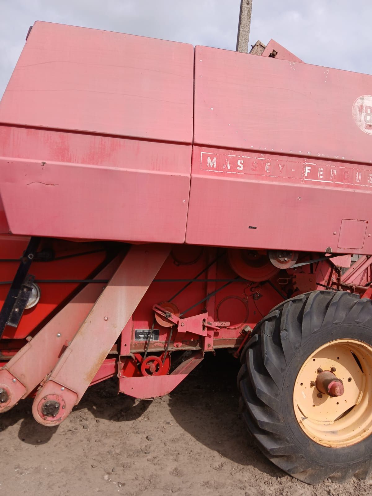 Комбайн massey 187