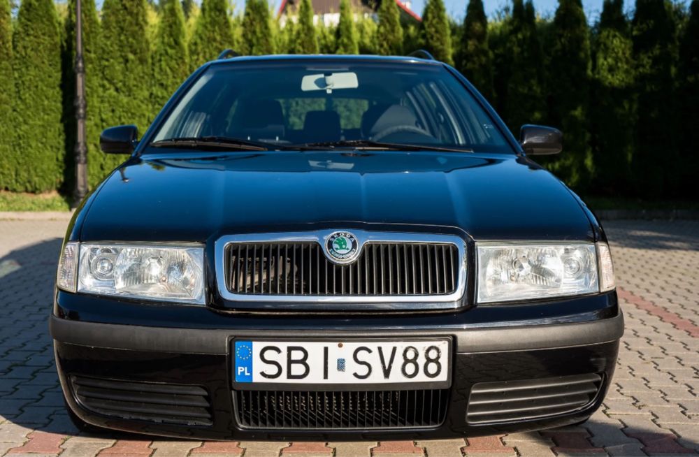 Розборка Skoda tour разборка шкода тур фара капот двери крило фонарь