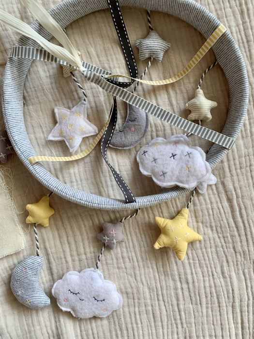 Мобіль фетровий в дитяче ліжечко