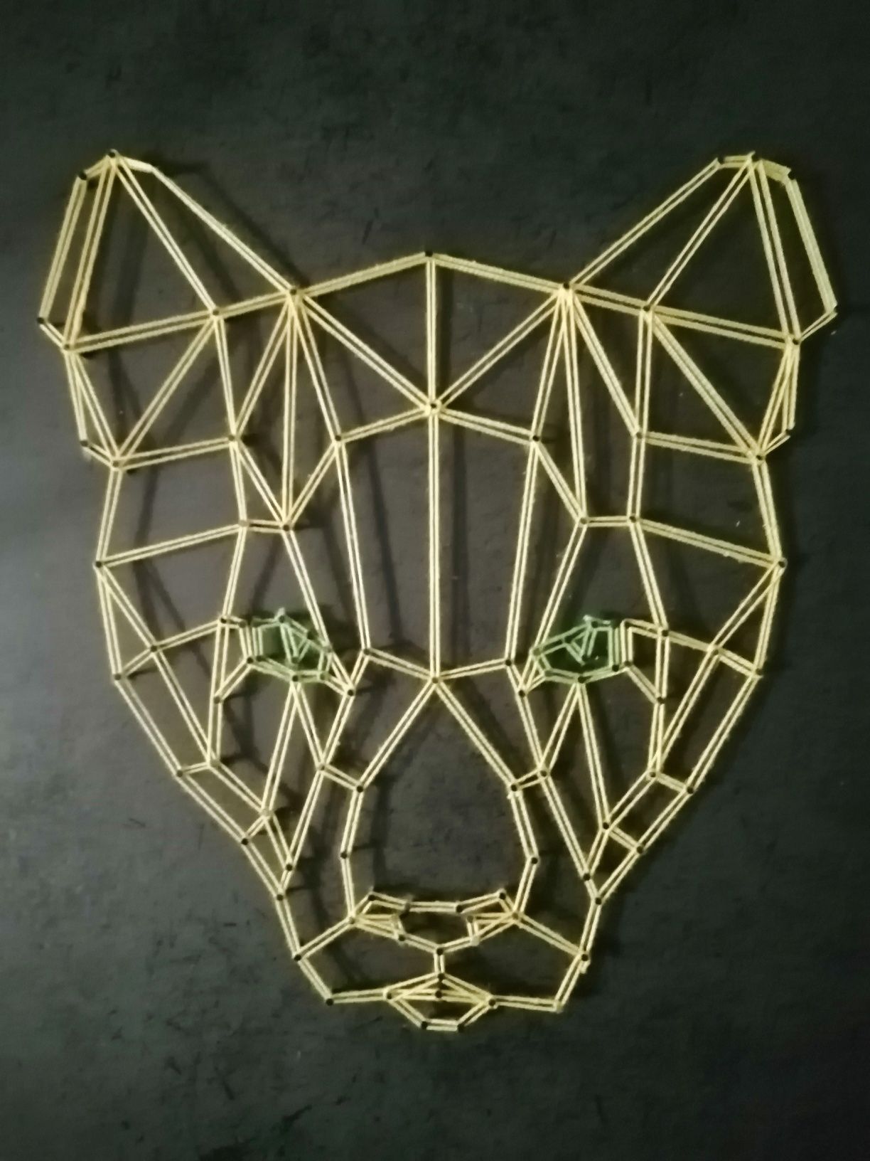 Obrazy robione metodą string art