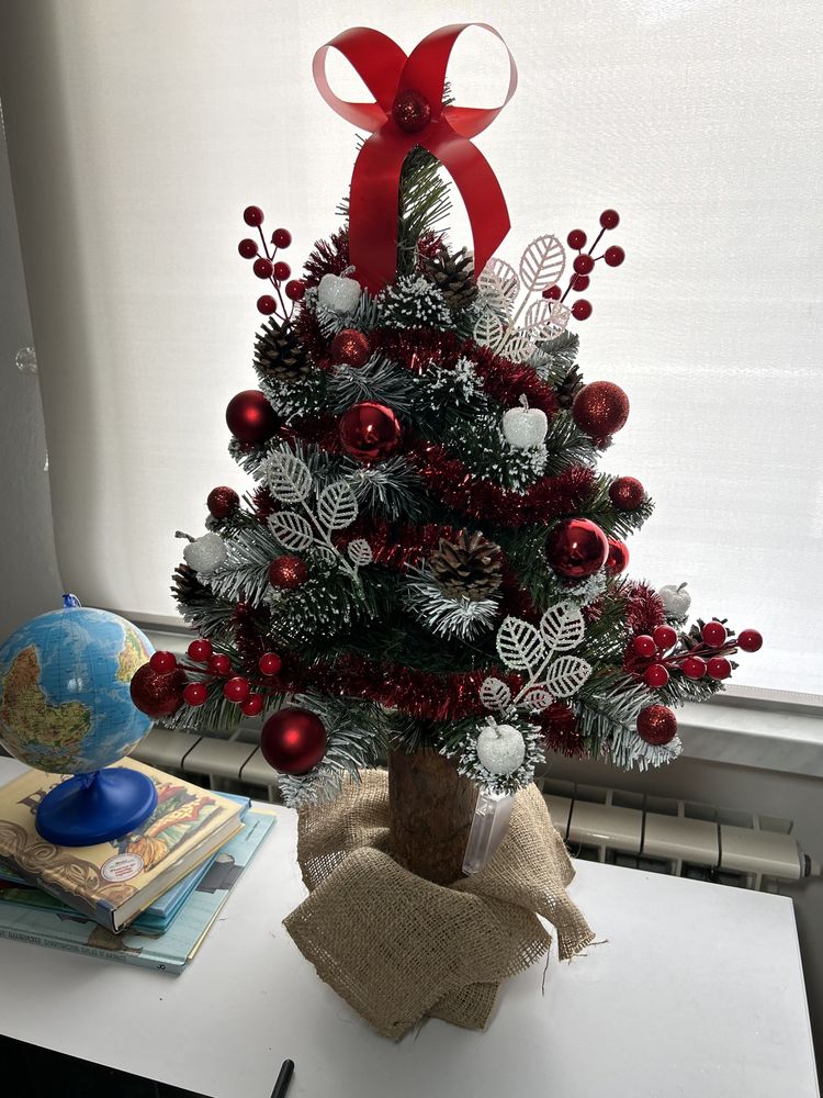 Choinka w doniczce z dekoracją i ozdobami - 70 cm