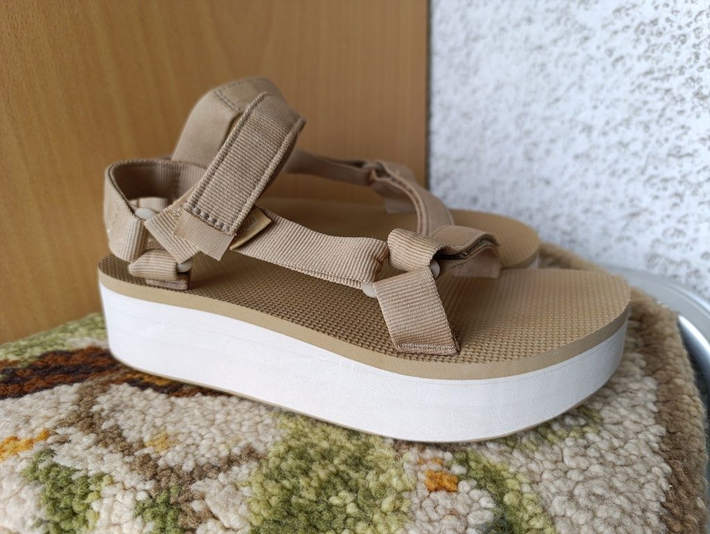 Оригинальные Босоніжки сандалі Teva Flatform Universal р.39 UK6