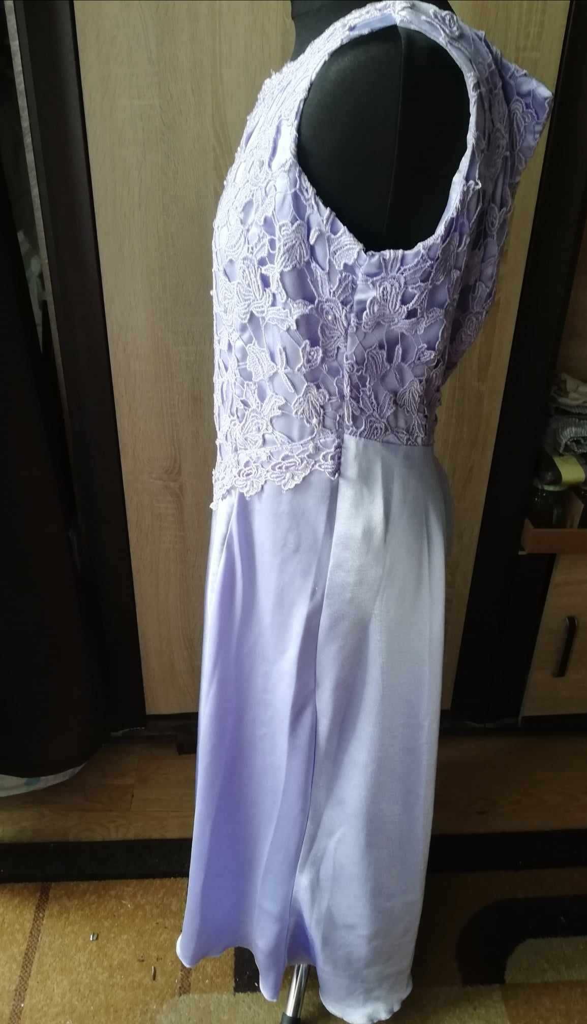 Elegancka wizytowa sukienka z żakiecikiem.