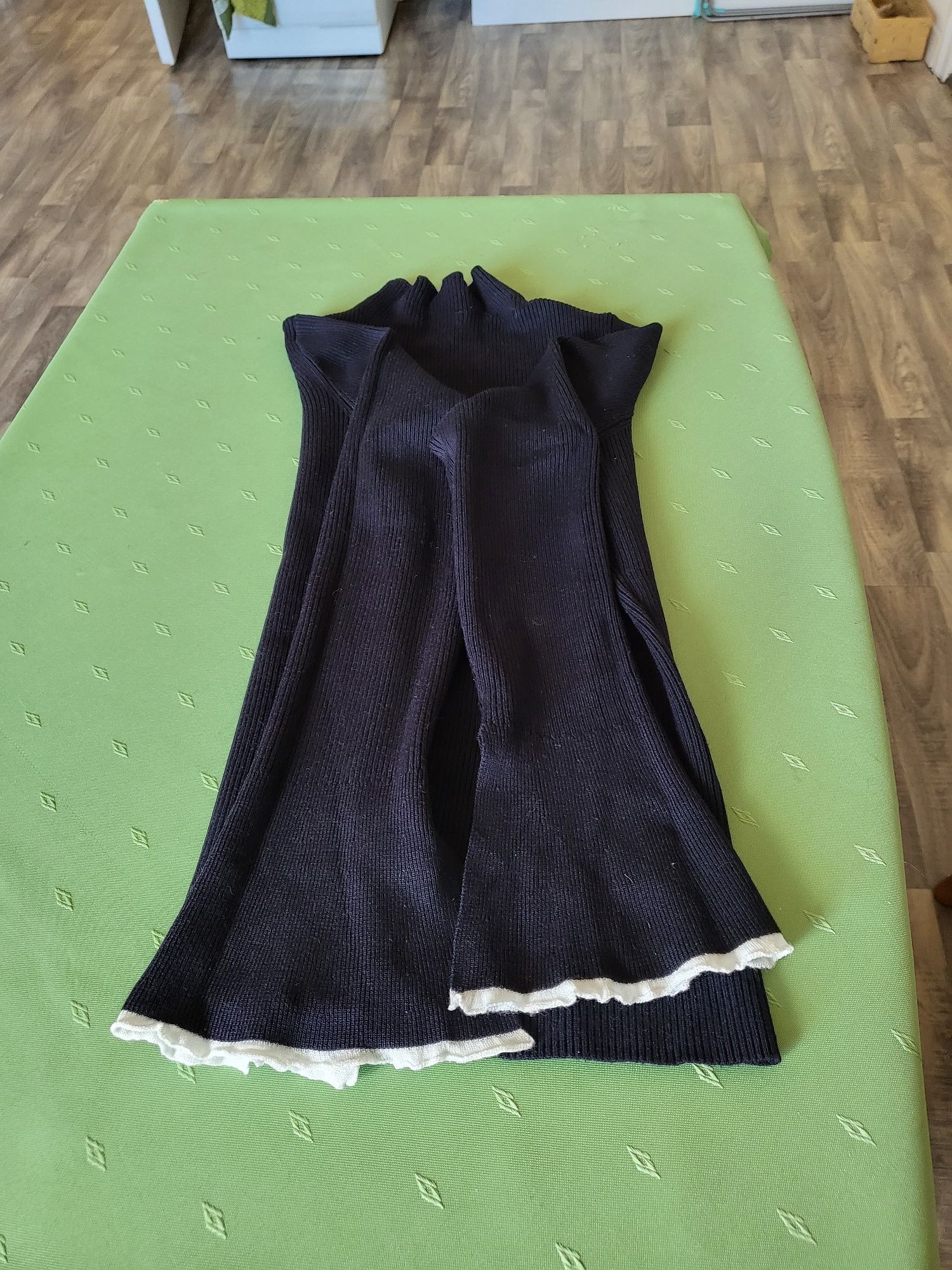 Sweter nowy Orsay! Granatowy L. Bardzo dobry materiał, miły dla ciała.
